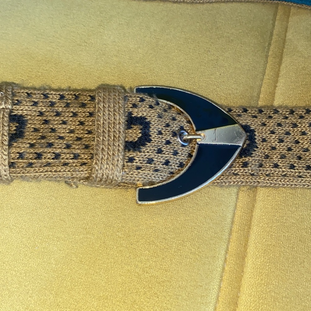 Authentic vintage Gucci belt yellow & black with green interior.